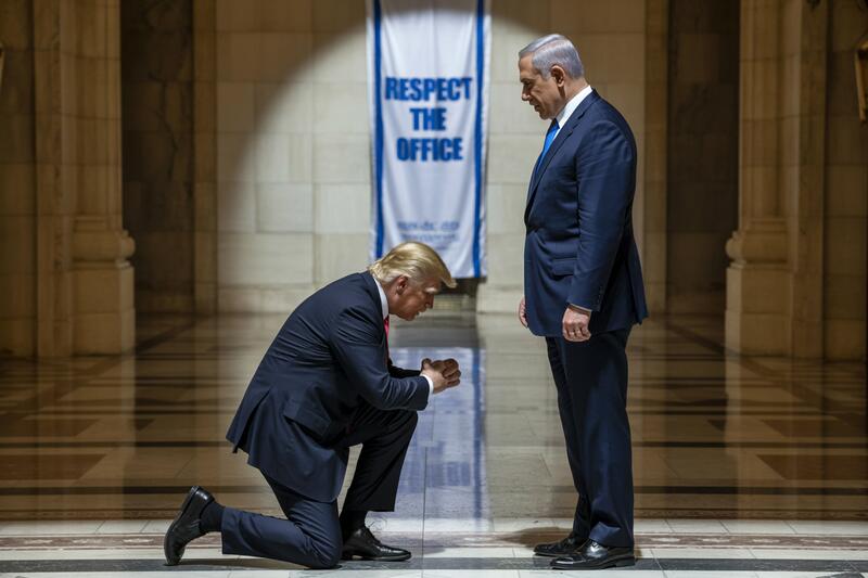 Trump-bowing-to-Bib1.jpg